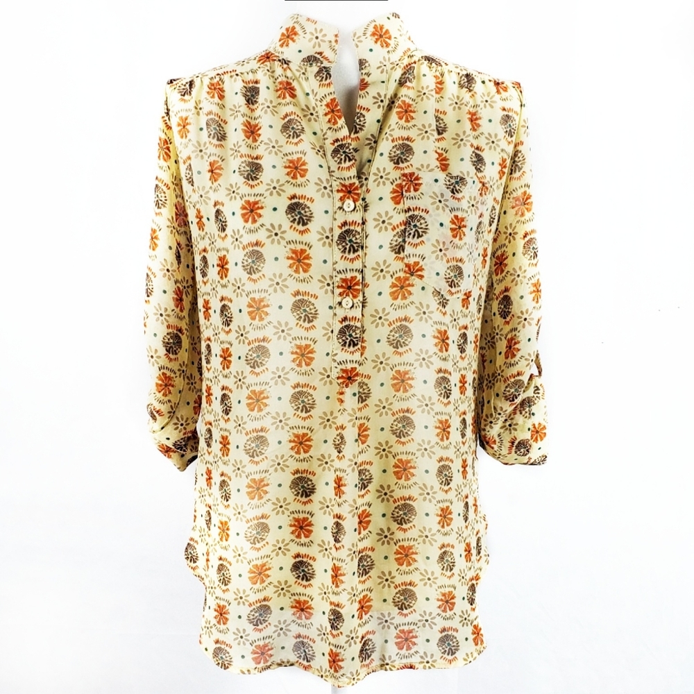 Cals vintage boho printed button up top Small rool tab sleeve